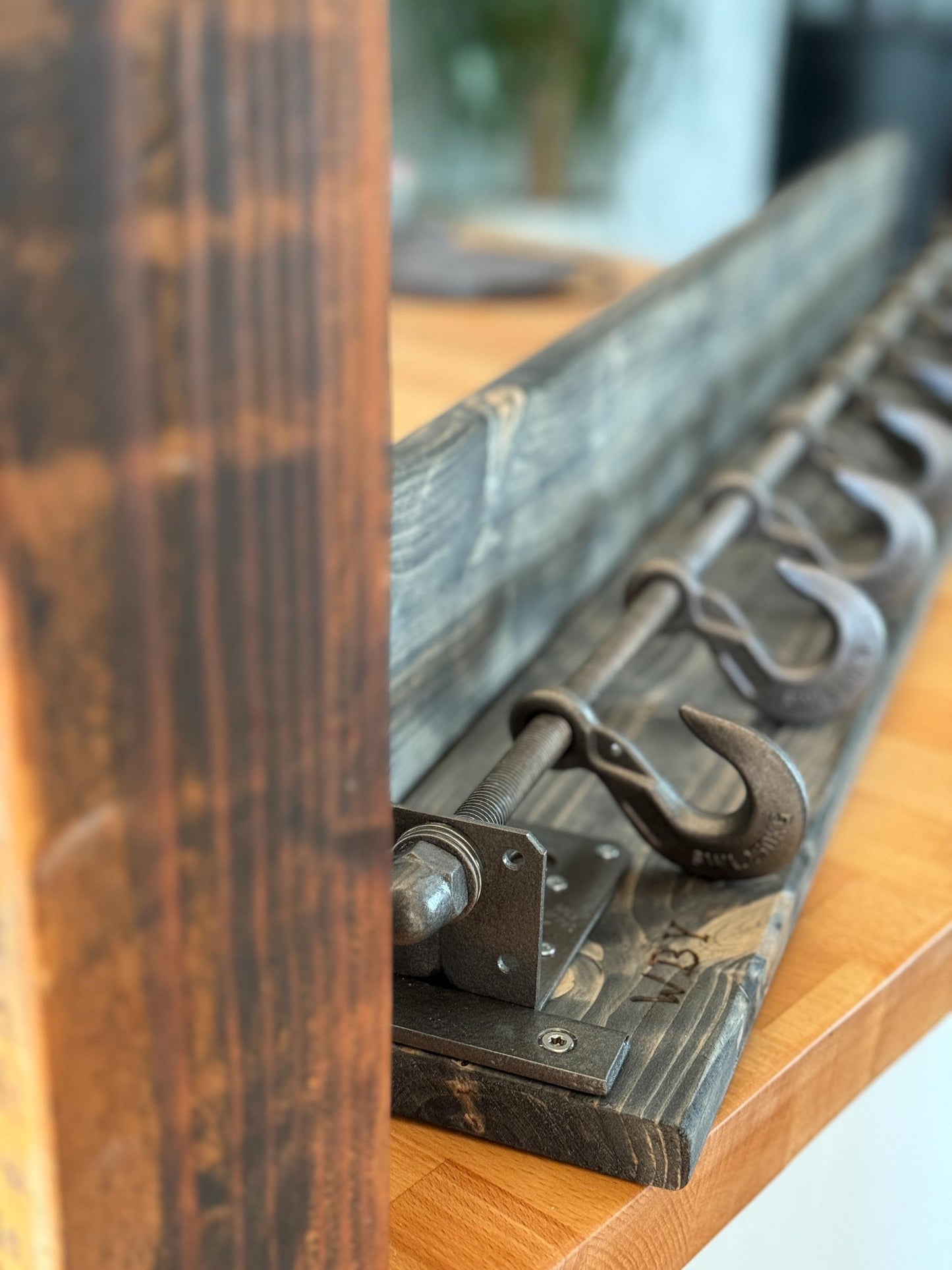 Garderobe Industrial - Dark Iron