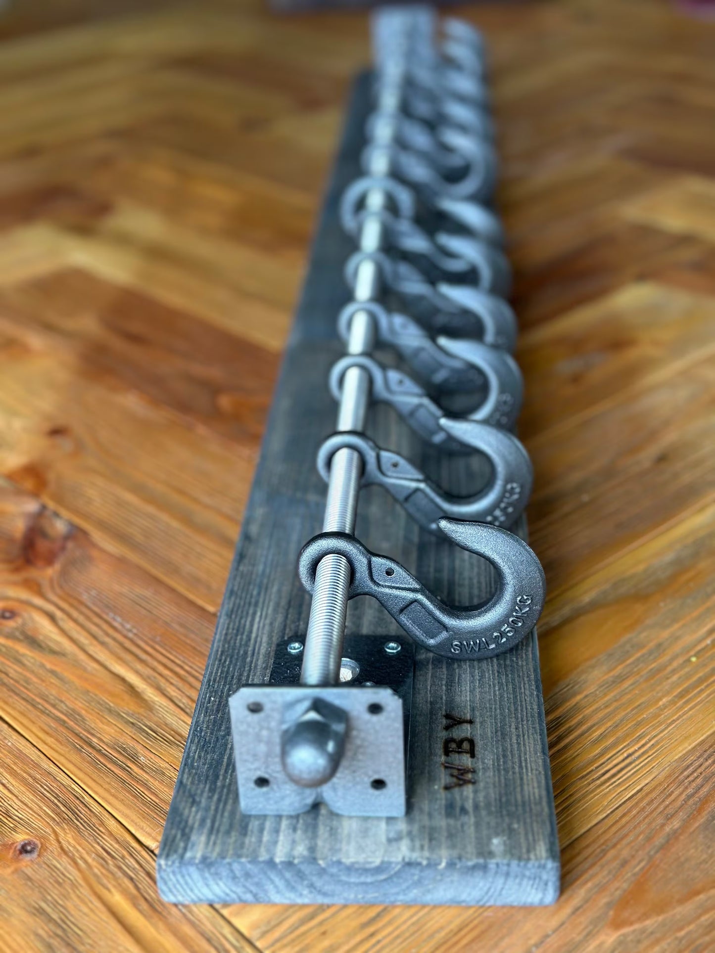 Garderobe Industrial - Dark Iron