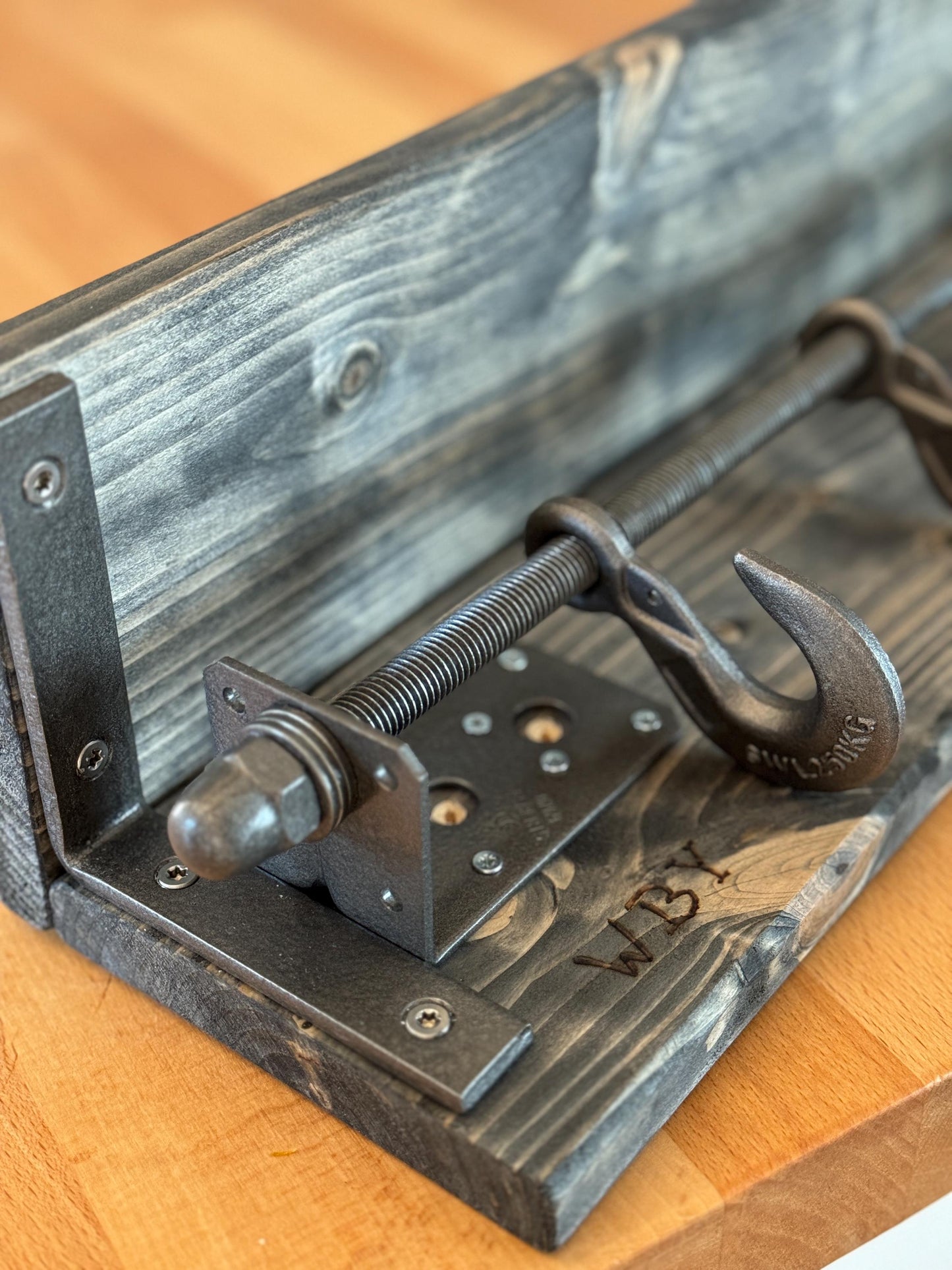 Garderobe Industrial - Dark Iron